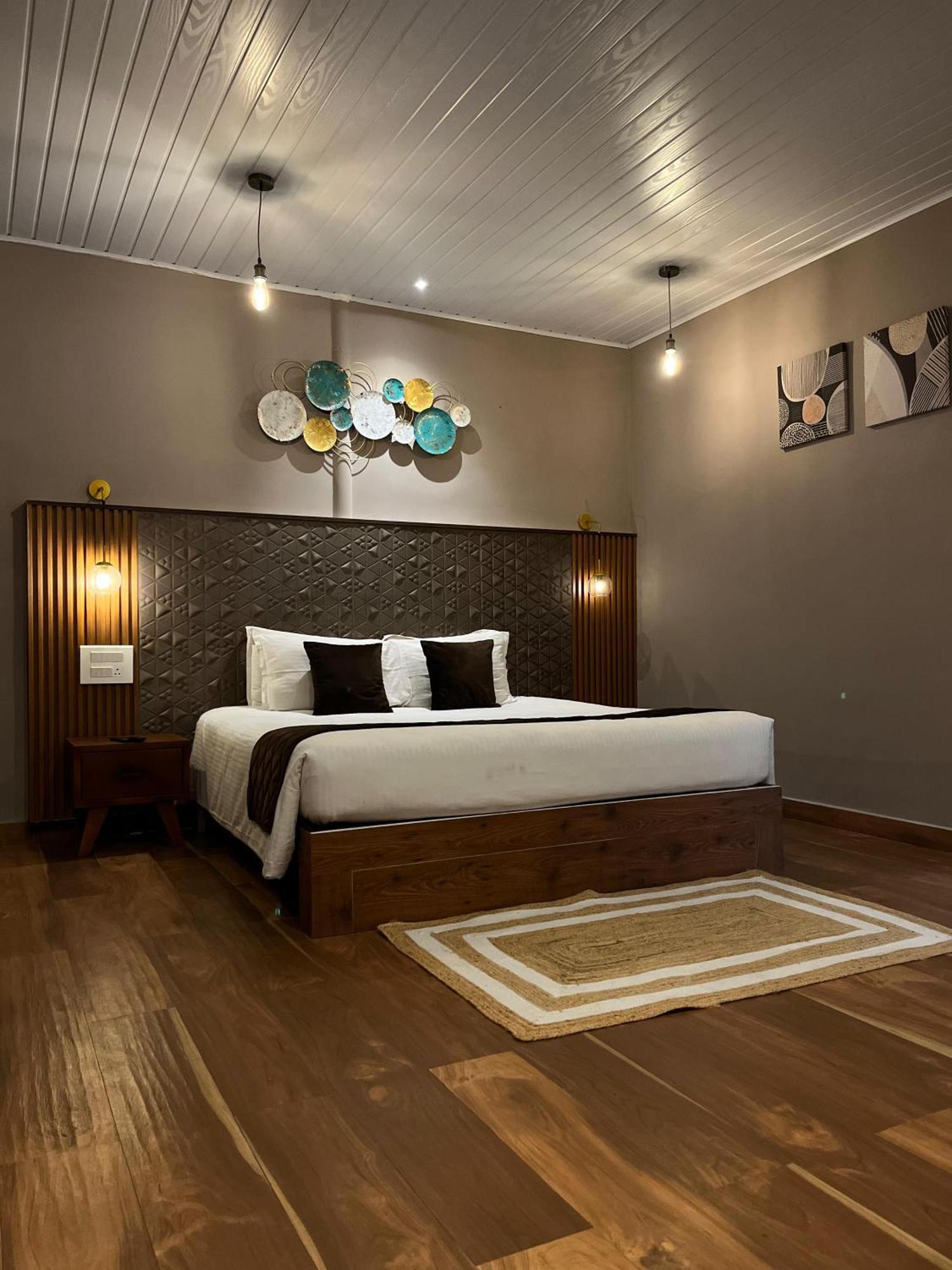 Misty Courtyard Resort Chinnakanal Exterior foto